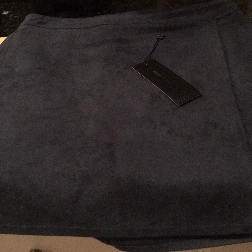 BCBG Maxazria suede mini skirt New🎁